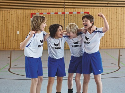 Jak wybrać strój piłkarski dla dziecka?